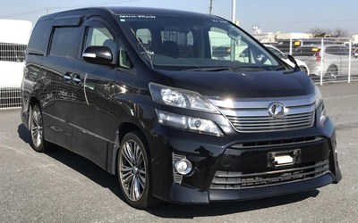 2011 TOYOTA VELLFIRE  CAMPER ~~OFF GRID SOLAR ~~FRIDGE/FREEZER~ONLY 49K MILES