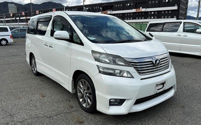  2010 TOYOTA  VELLFIRE  CAMPER~OFF GRID SOLAR~FRIDGE/FREEZER~