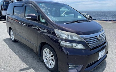 2009 TOYOTA  VELLFIRE CAMPER~~FRIDGE/FREEZER~~OFF GRID SOLAR~ONLY 42K MILES !!