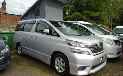  2008 TOYOTA VELLFIRE  CAMPER~~FRIDGE/FREEZER~~OFF GRID SOLAR~~HIGH GRADE 4.5 !!!