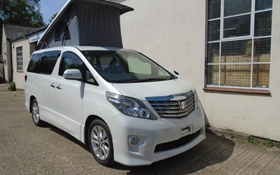 2009 TOYOTA ALPHARD GOLD  CAMPER~~4 BERTH~~FRIDGE/FREEZER~~OFF GRID SOLAR~~STUNNING 