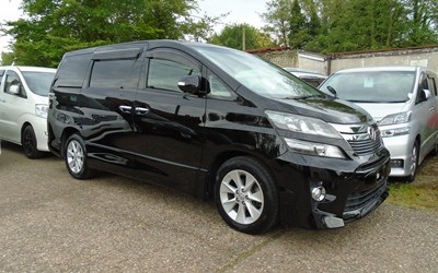 2011 TOYOTA VELLFIRE  CAMPER ~~OFF GRID SOLAR ~~FRIDGE/FREEZER~ONLY 49K MILES